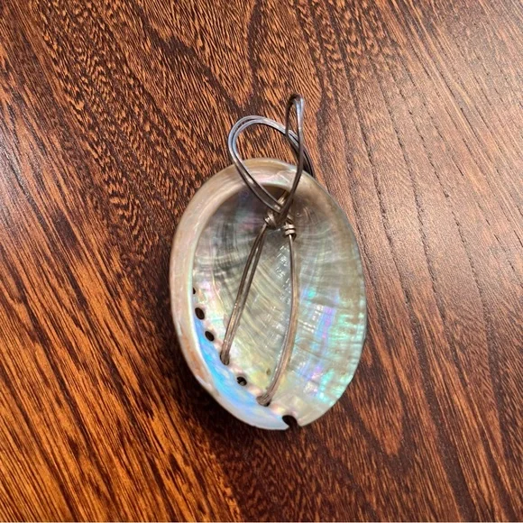Artisan Handcrafted Abalone Wire-wrapped Pendant - Picture 3 of 5